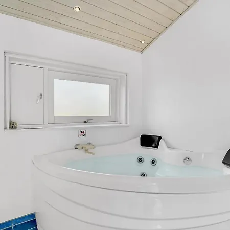 Beautiful In Bjert With Sauna Hébergement de vacances Binderup Strand